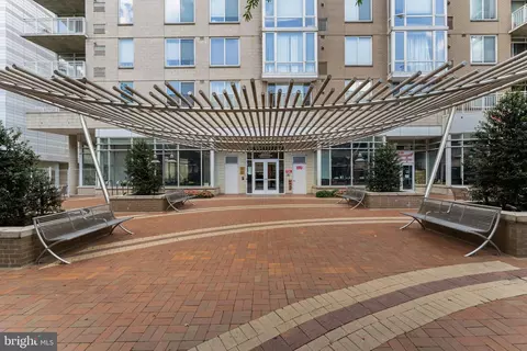 Exterior - 930 Wayne Ave #610, Silver Spring, MD 20910 photo 1 of 8