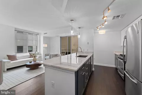 Kitchen - 930 Wayne Ave #610, Silver Spring, MD 20910 photo 2 of 6