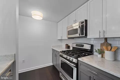 Kitchen - 930 Wayne Ave #610, Silver Spring, MD 20910 photo 4 of 6