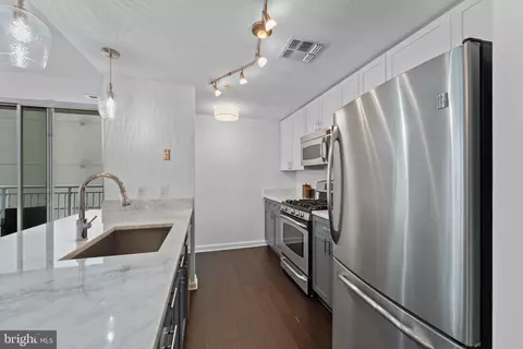 Kitchen - 930 Wayne Ave #610, Silver Spring, MD 20910 photo 6 of 6