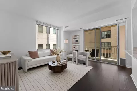 Living - 930 Wayne Ave #610, Silver Spring, MD 20910 photo 1 of 3