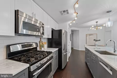 Kitchen - 930 Wayne Ave #610, Silver Spring, MD 20910 photo 5 of 6