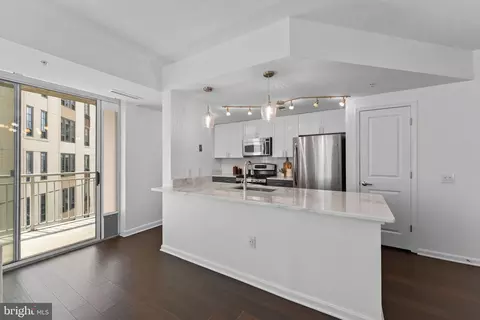 Kitchen - 930 Wayne Ave #610, Silver Spring, MD 20910 photo 3 of 6