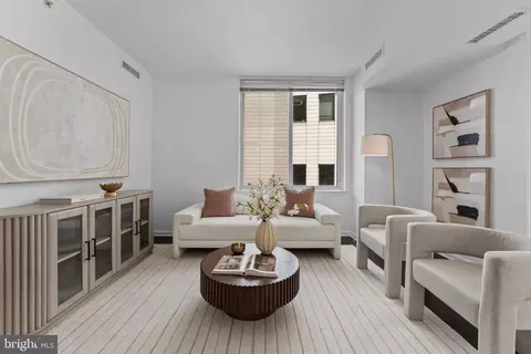 Living - 930 Wayne Ave #610, Silver Spring, MD 20910 photo 2 of 3