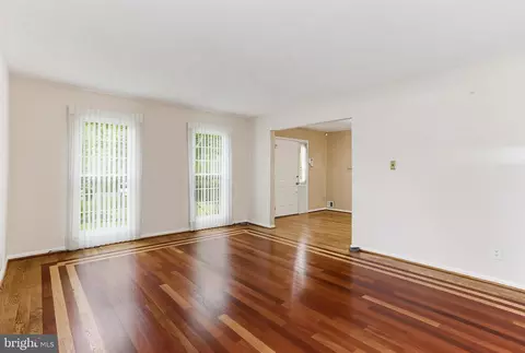 Living - 2206 Touchstone Ct, Silver Spring, MD 20904 photo 3 of 8