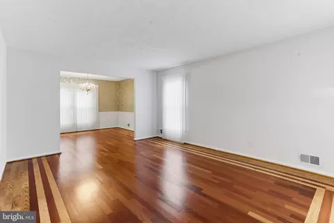 Living - 2206 Touchstone Ct, Silver Spring, MD 20904 photo 2 of 8