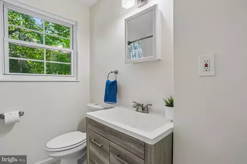 Bath - 2635 Holman Ave, Silver Spring, MD 20910 photo 2 of 2