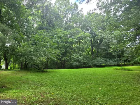 17516 Ridge Dr, Rockville, MD 20853