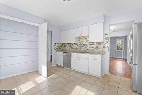 Entry Way - 2015 Featherwood St, Silver Spring, MD 20904 photo 5 of 12