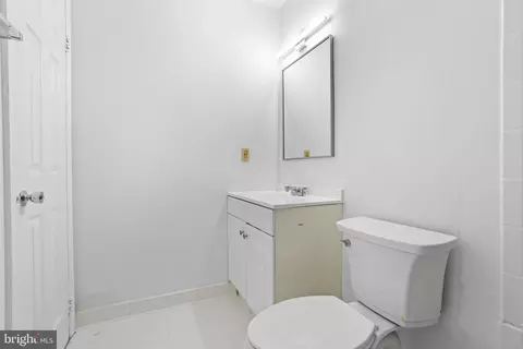 Bath - 2015 Featherwood St, Silver Spring, MD 20904 photo 3 of 4