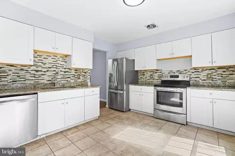 Kitchen - 2015 Featherwood St, Silver Spring, MD 20904 photo 3 of 4