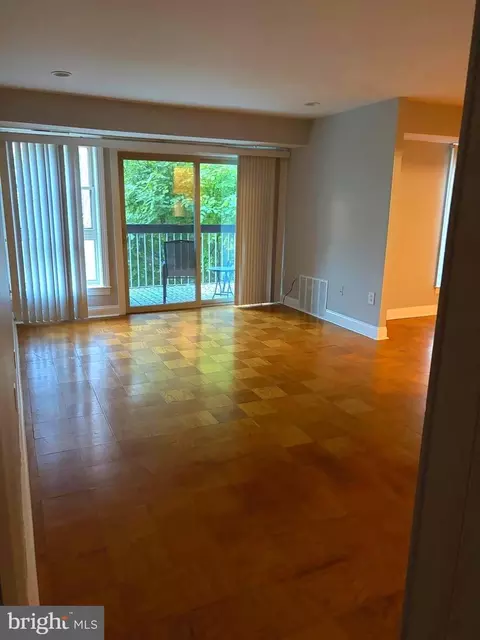 Living - 2307 Greenery Ln #203-2, Silver Spring, MD 20906 photo 1 of 4