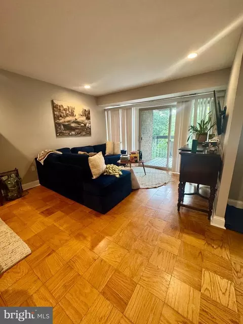 Living - 2307 Greenery Ln #203-2, Silver Spring, MD 20906 photo 2 of 4