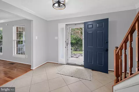 Entry Way - 8 Shipwright Ct, Gaithersburg, MD 20877 photo 7 of 13