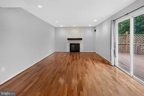 Living - 8 Shipwright Ct, Gaithersburg, MD 20877 photo 6 of 6