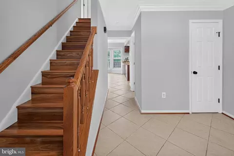 Entry Way - 8 Shipwright Ct, Gaithersburg, MD 20877 photo 11 of 13