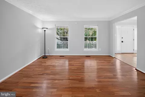 Living - 8 Shipwright Ct, Gaithersburg, MD 20877 photo 2 of 6