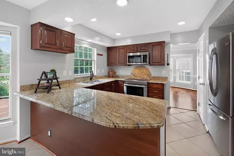 Kitchen - 8 Shipwright Ct, Gaithersburg, MD 20877 photo 2 of 5