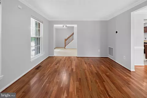 Living - 8 Shipwright Ct, Gaithersburg, MD 20877 photo 3 of 6