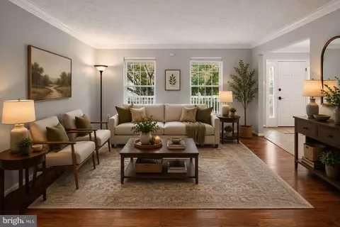 Living - 8 Shipwright Ct, Gaithersburg, MD 20877 photo 2 of 8
