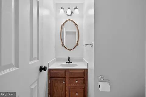 Entry Way - 8 Shipwright Ct, Gaithersburg, MD 20877 photo 6 of 13