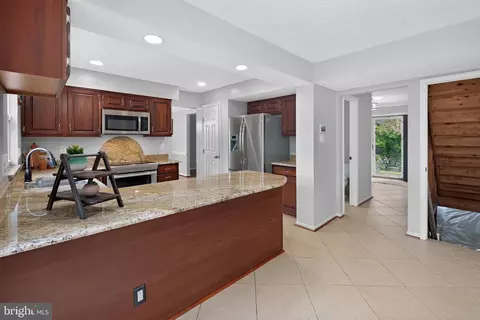 Entry Way - 8 Shipwright Ct, Gaithersburg, MD 20877 photo 1 of 13