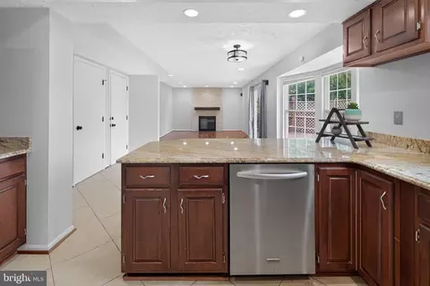 Kitchen - 8 Shipwright Ct, Gaithersburg, MD 20877 photo 3 of 5