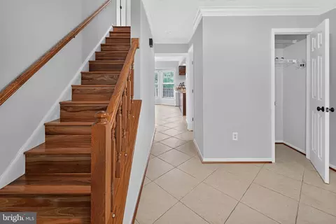 Entry Way - 8 Shipwright Ct, Gaithersburg, MD 20877 photo 9 of 13