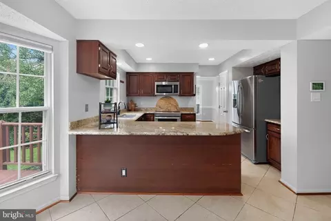 Kitchen - 8 Shipwright Ct, Gaithersburg, MD 20877 photo 4 of 5