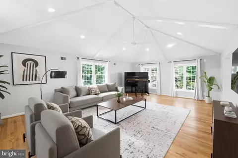 Living - 14303 Northwyn Dr, Silver Spring, MD 20904 photo 2 of 14