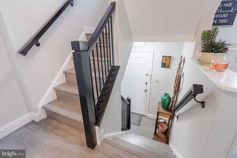 Entry Way - 17673 Kohlhoss Rd, Poolesville, MD 20837 photo 2 of 7