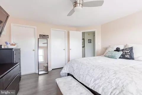 Bedroom - 17673 Kohlhoss Rd, Poolesville, MD 20837 photo 2 of 5