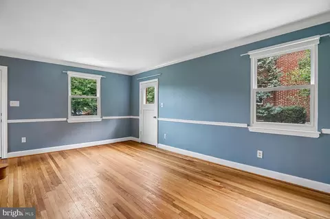 Living - 9906 Sidney Rd, Silver Spring, MD 20901 photo 3 of 6