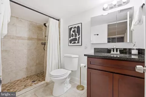 Bath - 10419 Grandin Rd, Silver Spring, MD 20902 photo 1 of 4