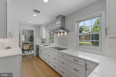 24100 Doreen Dr, Gaithersburg, MD 20882