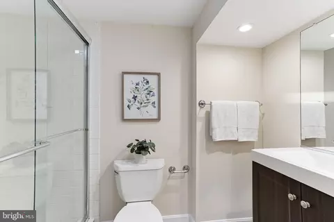 Bath - 11517 Soward Dr, Silver Spring, MD 20902 photo 2 of 2