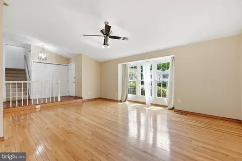 Living - 18007 Silver Leaf Dr, Gaithersburg, MD 20877 photo 2 of 6