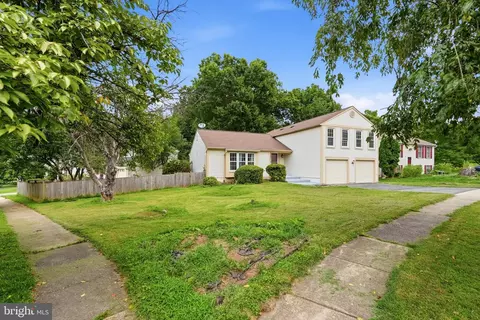 Exterior - 18007 Silver Leaf Dr, Gaithersburg, MD 20877 photo 5 of 20