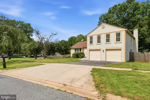Exterior - 18007 Silver Leaf Dr, Gaithersburg, MD 20877 photo 3 of 20
