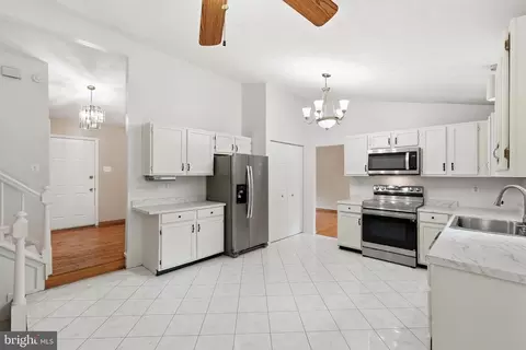 Kitchen - 18007 Silver Leaf Dr, Gaithersburg, MD 20877 photo 2 of 3