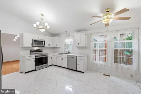 Kitchen - 18007 Silver Leaf Dr, Gaithersburg, MD 20877 photo 1 of 3
