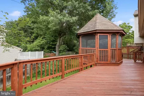 Exterior - 18007 Silver Leaf Dr, Gaithersburg, MD 20877 photo 8 of 20