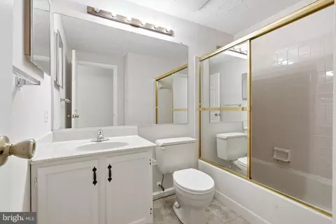 Bath - 18007 Silver Leaf Dr, Gaithersburg, MD 20877 photo 2 of 4
