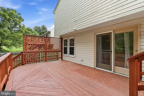 Exterior - 18007 Silver Leaf Dr, Gaithersburg, MD 20877 photo 7 of 20
