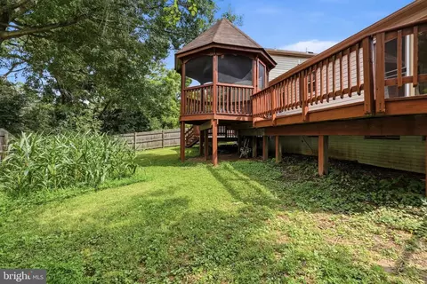 Exterior - 18007 Silver Leaf Dr, Gaithersburg, MD 20877 photo 19 of 20
