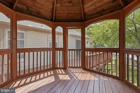 Exterior - 18007 Silver Leaf Dr, Gaithersburg, MD 20877 photo 12 of 20
