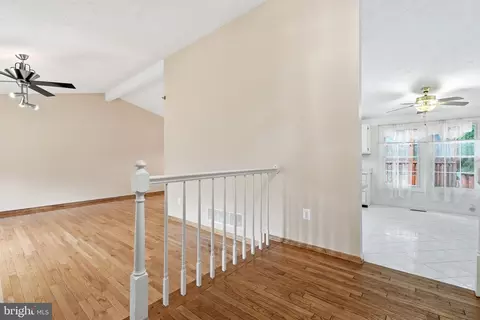Entry Way - 18007 Silver Leaf Dr, Gaithersburg, MD 20877 photo 2 of 5