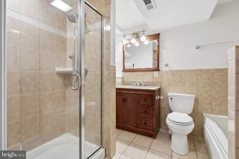 Bath - 18007 Silver Leaf Dr, Gaithersburg, MD 20877 photo 3 of 4