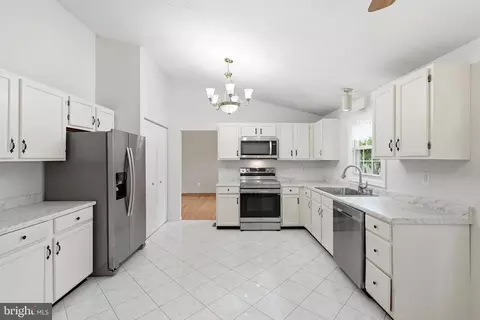 Kitchen - 18007 Silver Leaf Dr, Gaithersburg, MD 20877 photo 3 of 3