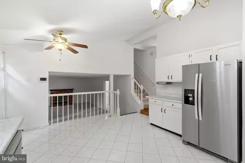 Entry Way - 18007 Silver Leaf Dr, Gaithersburg, MD 20877 photo 3 of 5